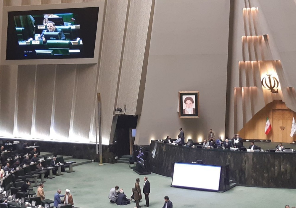 تحصن یک نماینده در صحن مجلس! تحصن یک نماینده در صحن مجلس!