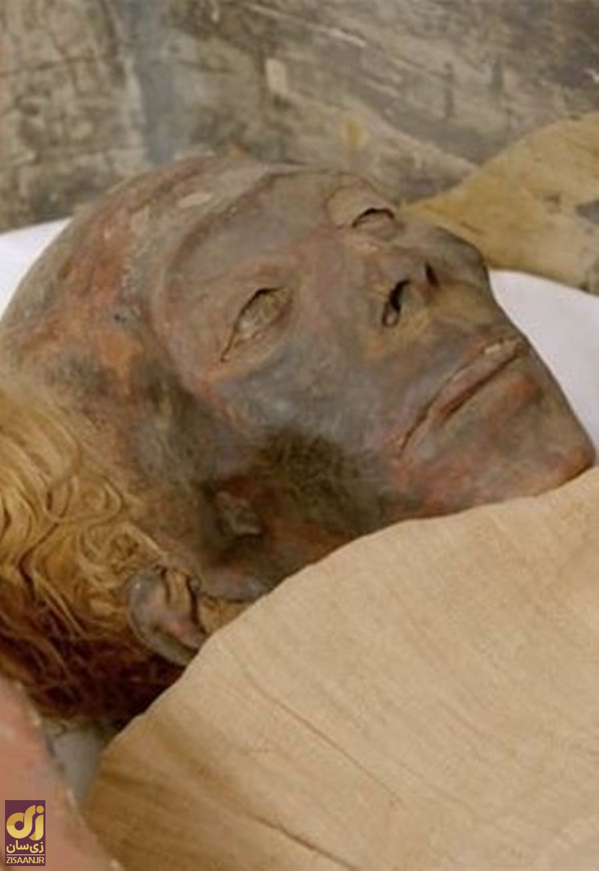 صورت زن مومیایی شده مصری که به طرز عجیبی سالم مانده است