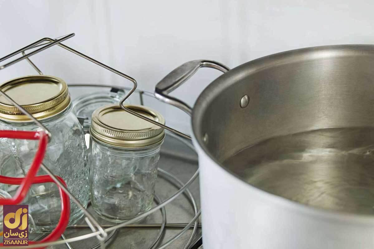 تهیه کنسرو گوجه فرنگی در ۵ مرحله برای یک زمستان خوش طعم