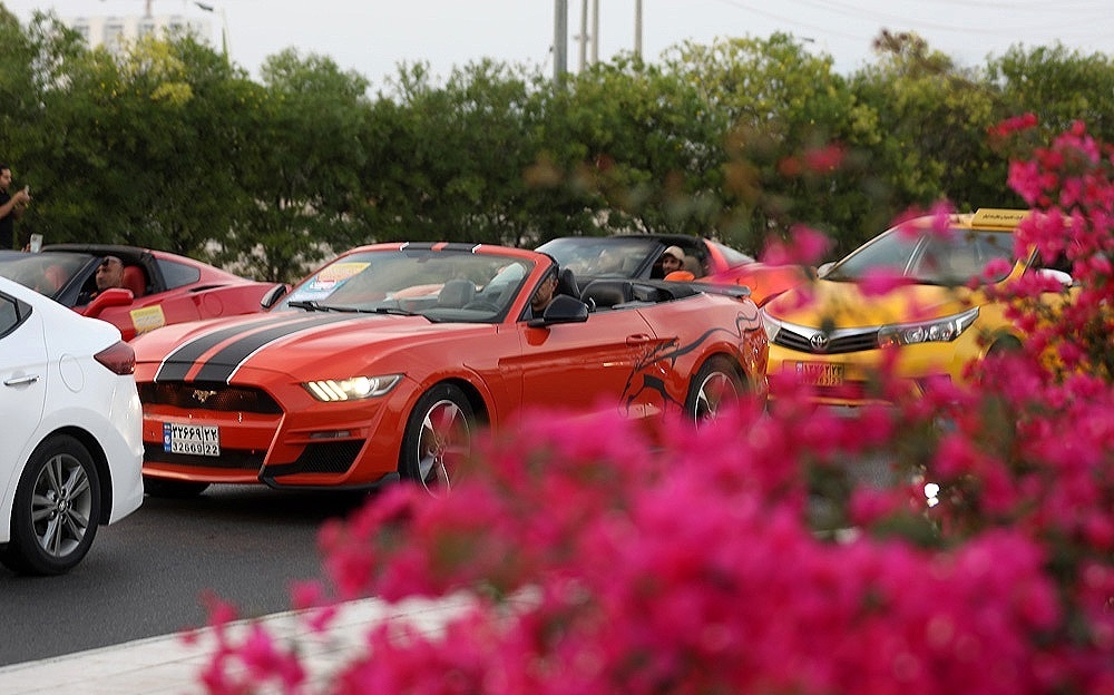 تصاویر رژه خودرو‌های لوکس در کیش