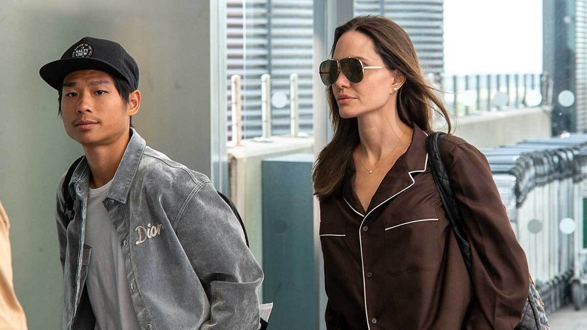 پکس و آنجلینا جولی با لباس قهوه‌ای