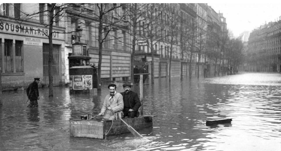 تصویری عجیب از سیل بزرگ پاریس در سال ۱۹۱۰