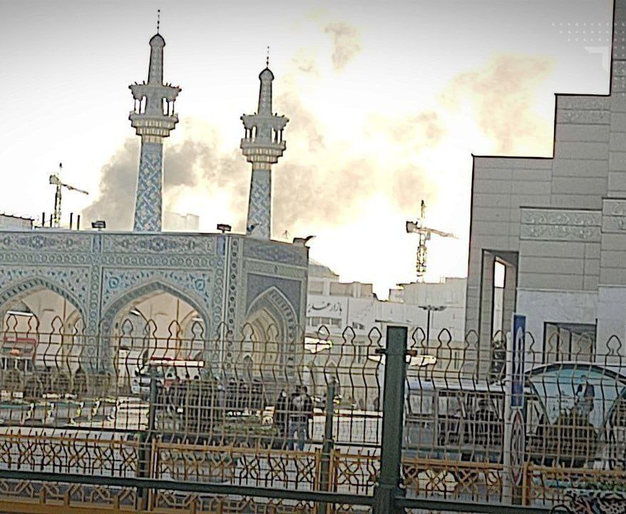 (عکس) انتشار دود غلیظ در اطراف حرم امام رضا (ع)