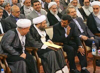 (عکس) قاب عجیب مواجهه آیتالله هاشمی رفسنجانی و احمدینژاد مواجهه آیتالله هاشمی و احمدینژاد