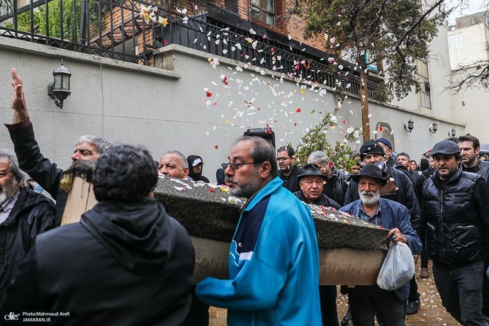 (تصاویر) گزارش تصویری از تشییع بیتا فرهی (تصاویر) گزارش تصویری از تشییع بیتا فرهی