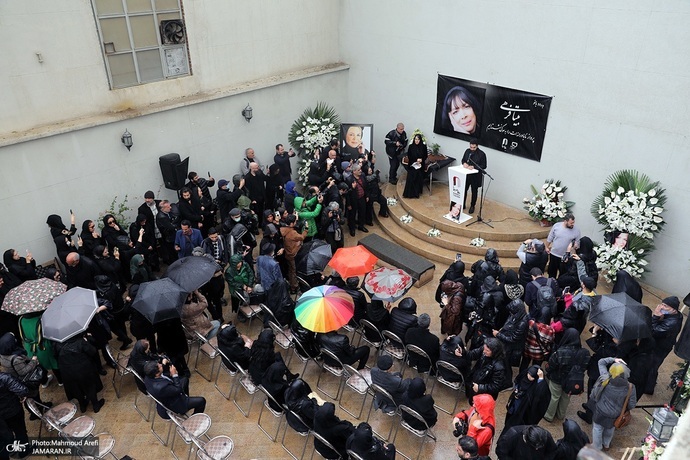 (تصاویر) گزارش تصویری از تشییع بیتا فرهی (تصاویر) گزارش تصویری از تشییع بیتا فرهی
