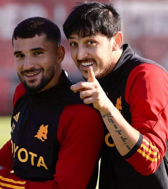 سردار آزمون در کنار حسام عوار