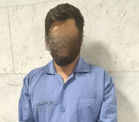 (عکس) اولین تصویر منتشر شده از دستگیری عامل انتشار اسپری فلفل در ورزشگاه شیراز