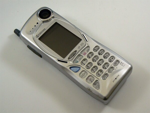 معرفی نخستین موبایل‌های دوربین‌دار جهان
