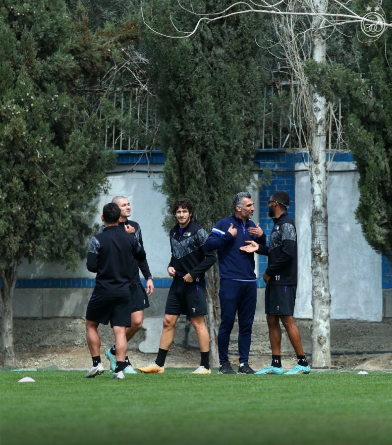 هاشمی نسب یک سر و گردن بالاتر از مدافعان استقلال!