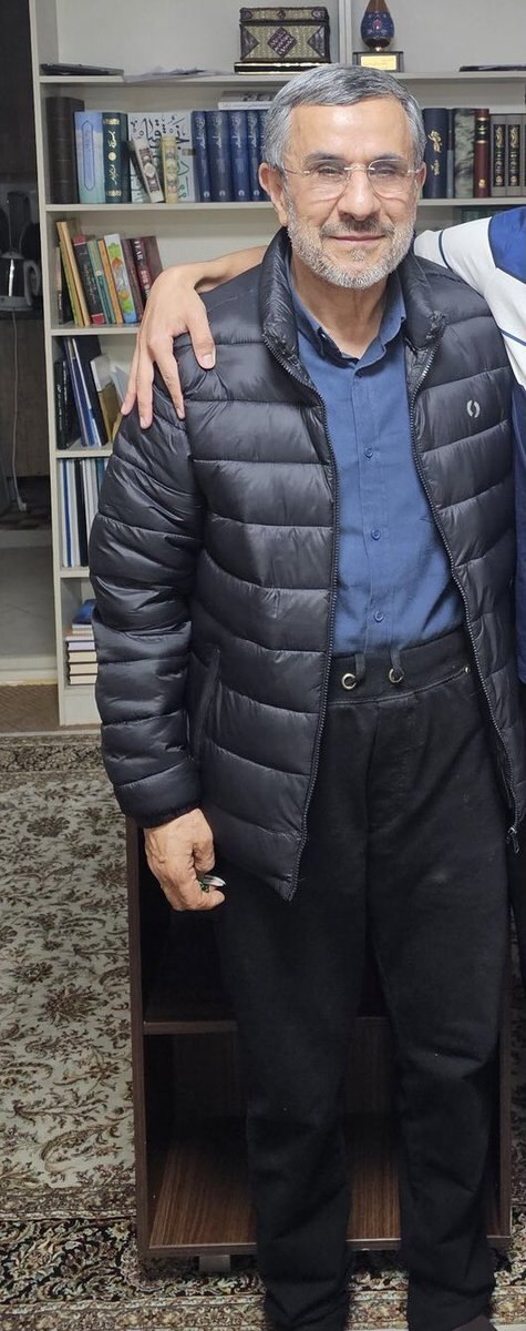 عکسی تازه از احمدی‌نژاد با یک تیپی متفاوت