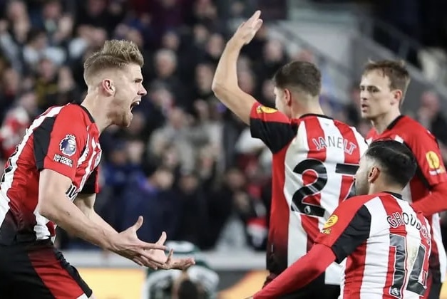 (عکس) قدوس جشن منچستر را خراب کرد (عکس) قدوس جشن منچستر را خراب کرد