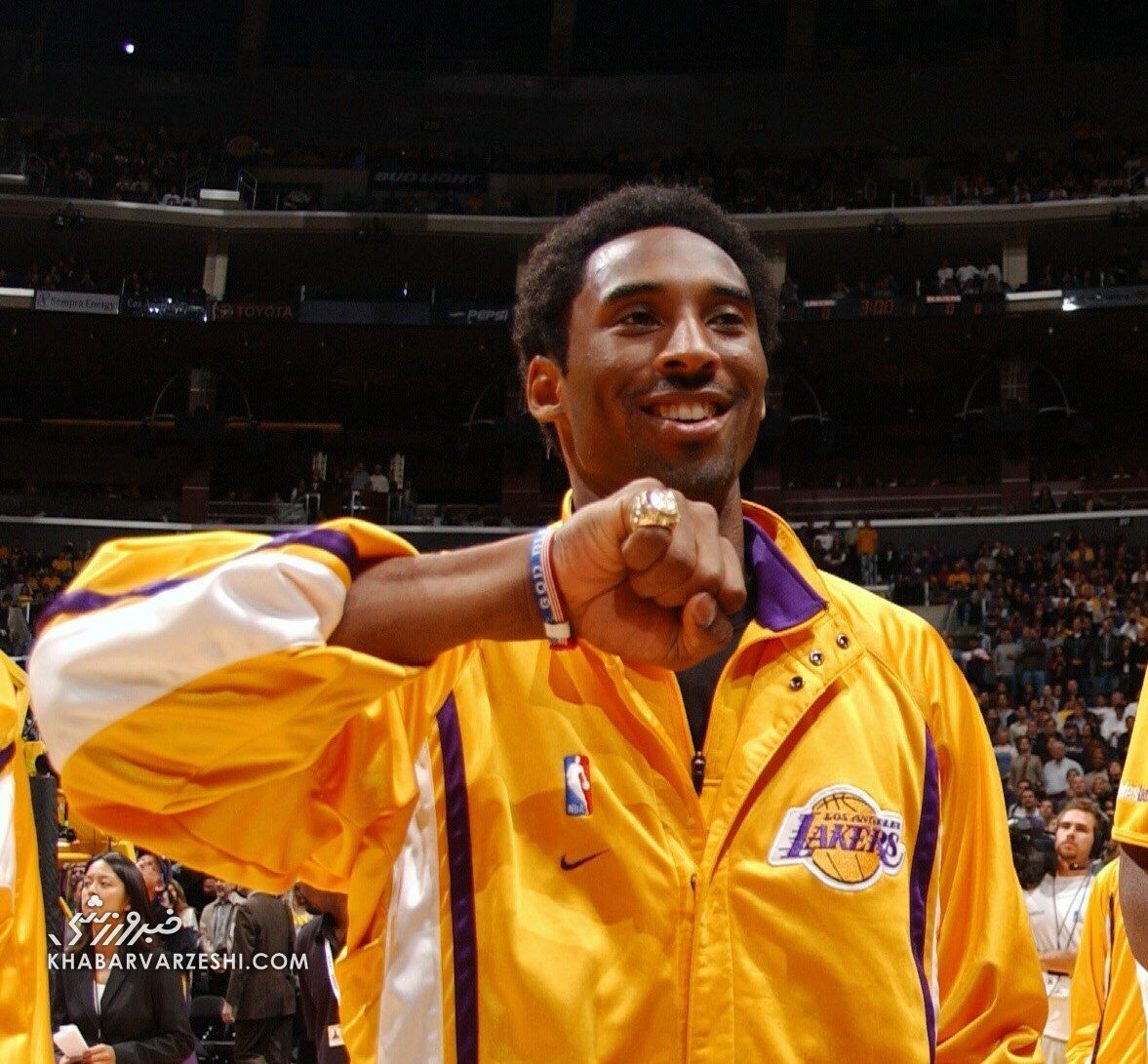 کوبی برایانت پس از مرگ هم پول پارو میکند/ حلقه تاریخی با قیمتی شگفتانگیز به فروش رفت کوبی برایانت پس از مرگ هم پول پارو میکند/ حلقه تاریخی با قیمتی شگفتانگیز به فروش رفت