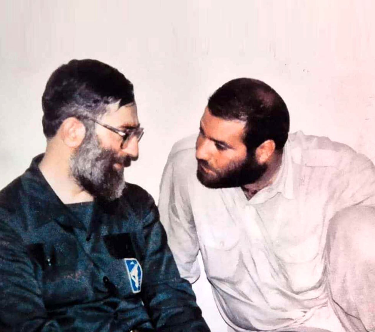 تصویری خاص از سردار زاهدی در کنار رهبر انقلاب + عکس