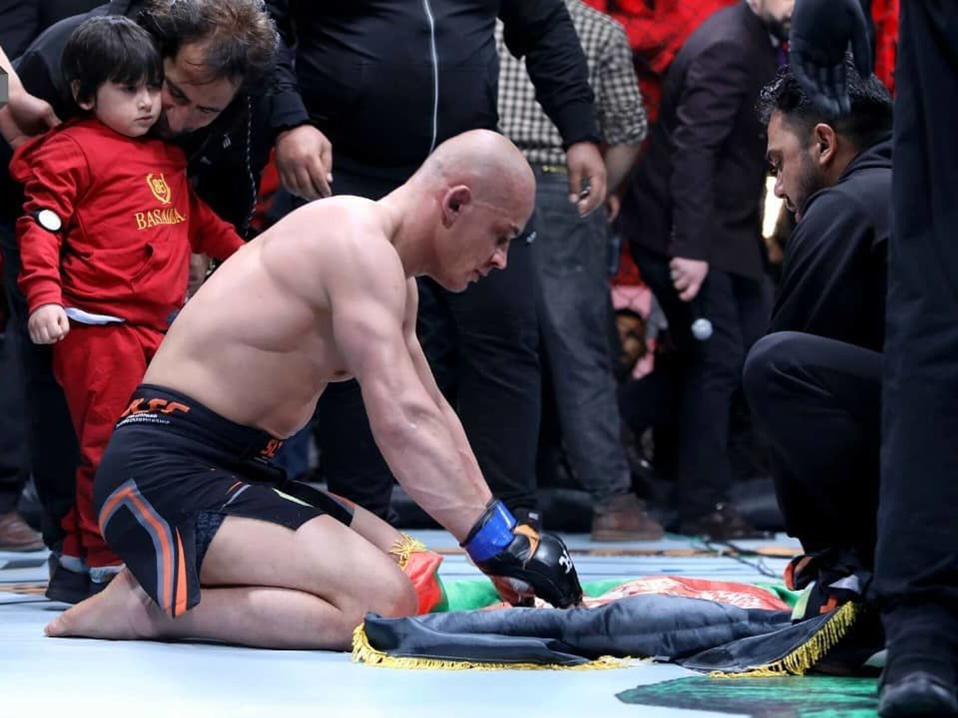 فیلم کامل پیروزی باز محمد مبارز بر حریف فرانسویش در تایلند