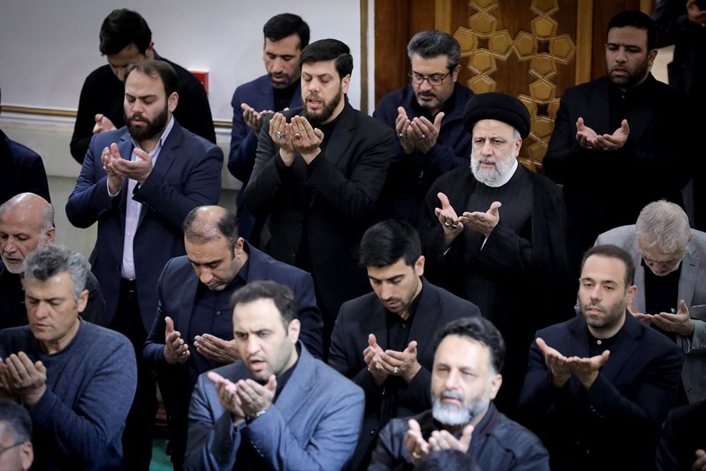 (عکس) تصویری پربازدید از رئیسی در دیدار با کودکان