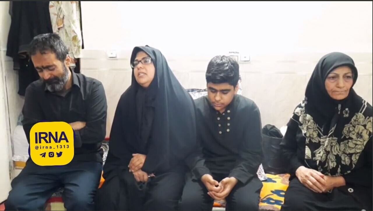 مادر مستشار نظامی شهید شده در حمله اسرائیل /۲ روز قبل از شهادتش تلفنی حرف زدیم /می گفت این دنیا برای من تنگ و تاریک استحرفهای دردناک مادر شهید بروجردی در حمله اسرائیل: مادر مستشار نظامی شهید شده در حمله اسرائیل /۲ روز قبل از شهادتش تلفنی حرف زدیم /می گفت این دنیا برای من تنگ و تاریک استحرفهای دردناک مادر شهید بروجردی در حمله اسرائیل: