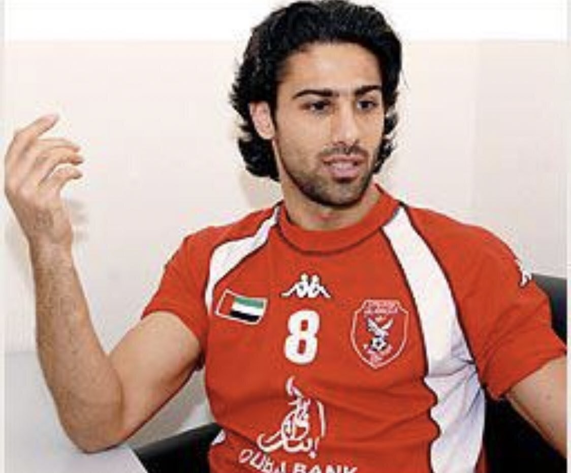 (تصویر) عکسی جنجالی از فرهاد مجیدی با لباس قرمز!