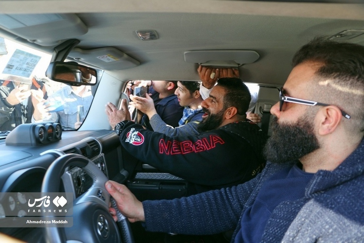 (ویدئو) هادی چوپان از دست پژو پارس معروفش راحت شد؛ هادی با لندکروز آمد!