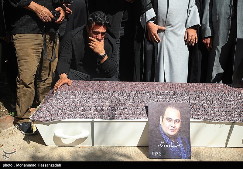 (عکس)  چهره بهت‌زده یوسف تیموری بر پیکر رضا داودنژاد