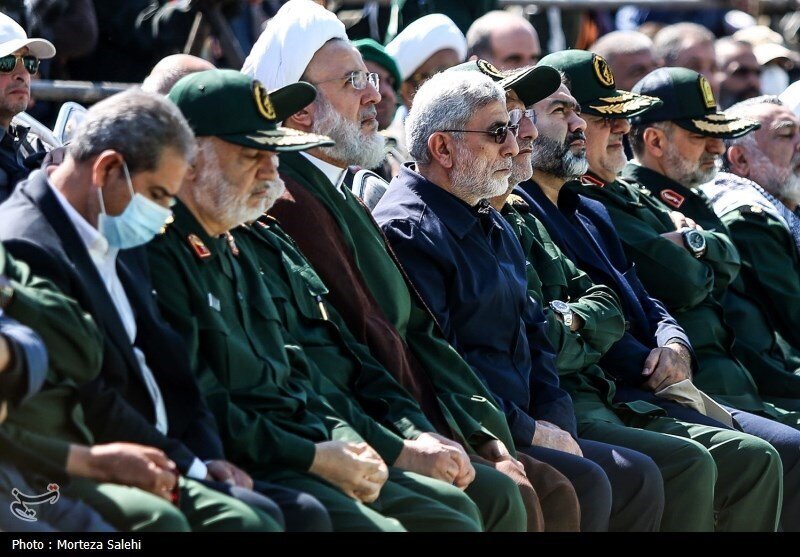 تصاویری از چهره‌های غمگین سردار قاآنی و سردار سلامی در مراسم تشییع پیکر شهید زاهدی