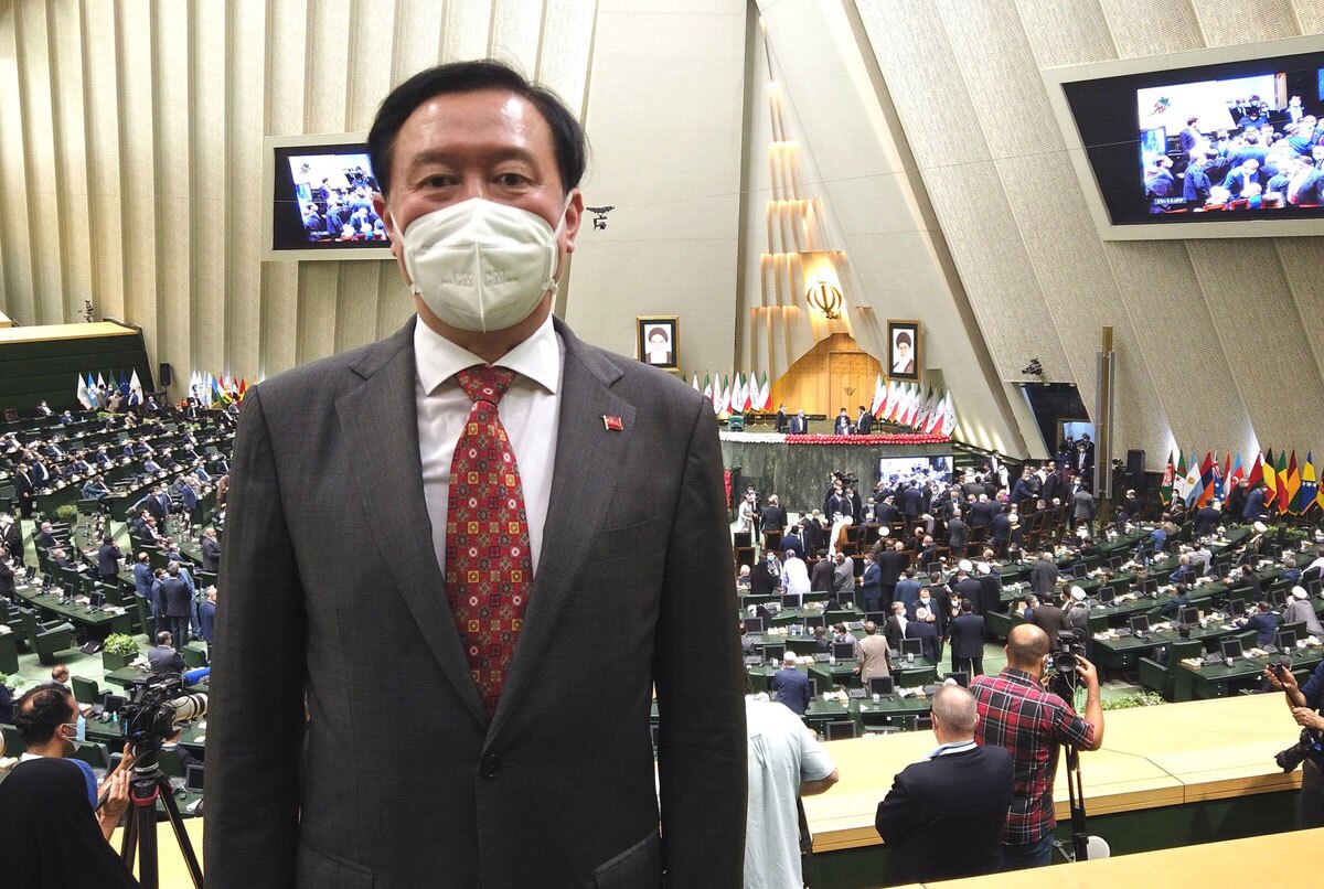 پایان ماموریت سفیر خبرساز چین در تهران؛‌ چانگ هووا که بود؟