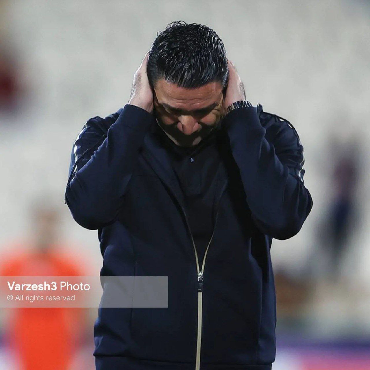 واکنش‌های جالب نکونام و دخترش نسبت به اتفاقات دیدار استقلال و مس +تصاویر