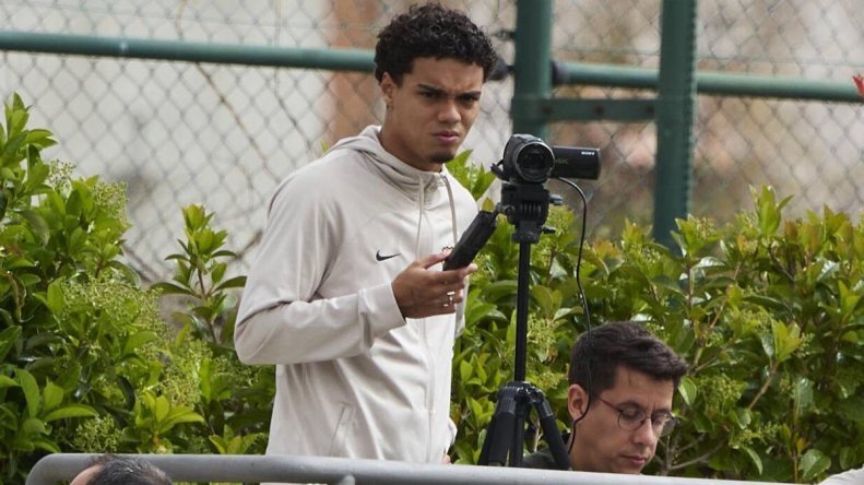 (عکس) تنبیه جنجالی پسر رونالدینیو از سوی بارسلونا (عکس) تنبیه جنجالی پسر رونالدینیو از سوی بارسلونا