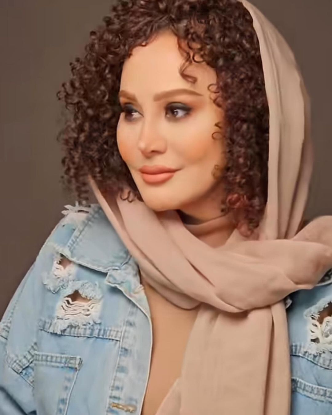 (عکس) آرام جعفری باز هم جوانتر شد! / تاثیر خواهر زیبای بهاره رهنما در تغییر چهره آرام جعفری