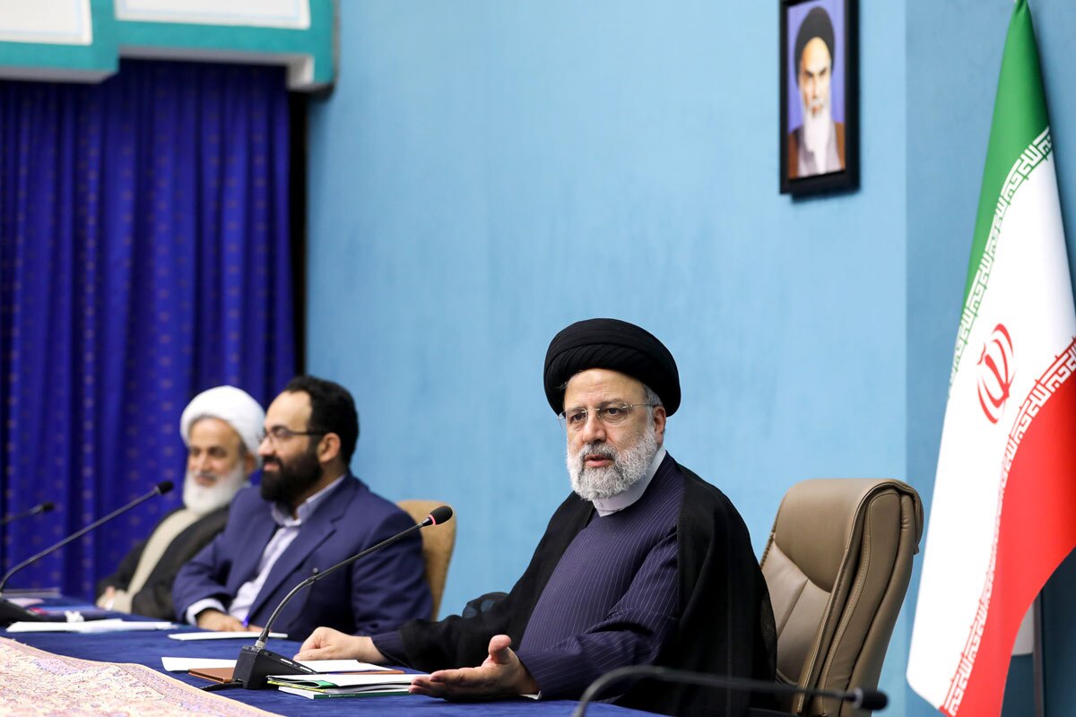 (تصاویر) علیرضا پناهیان مهمان ویژه رئیسی؛ حمایت دولت از واعظ جنجالی