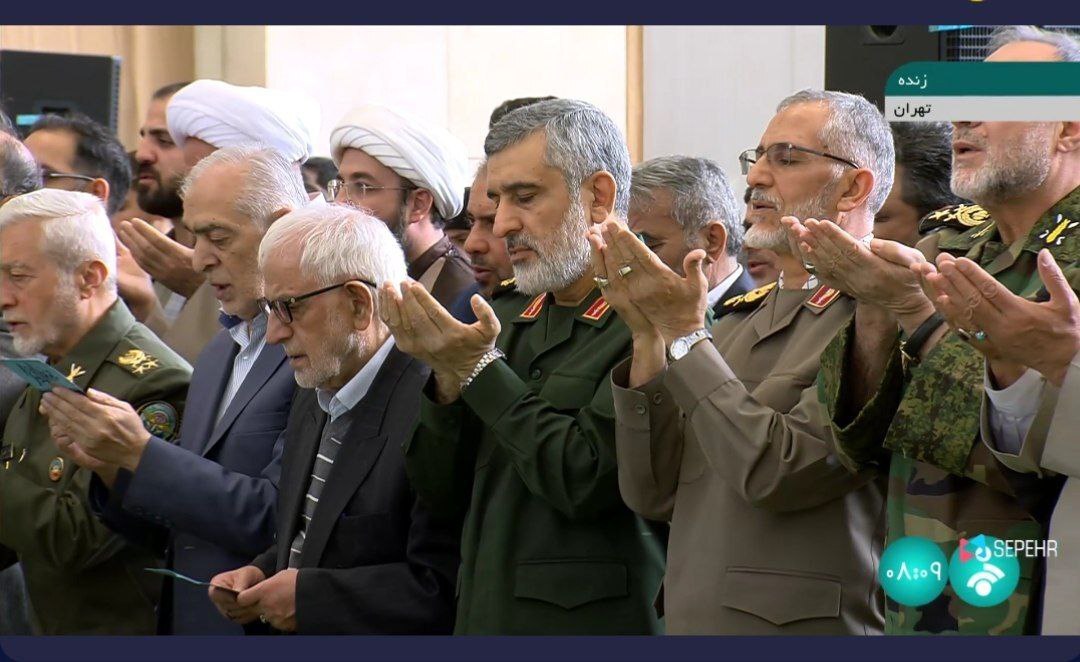 (عکس) حضور سردار حاجی‌زاده در نماز عید فطر تهران