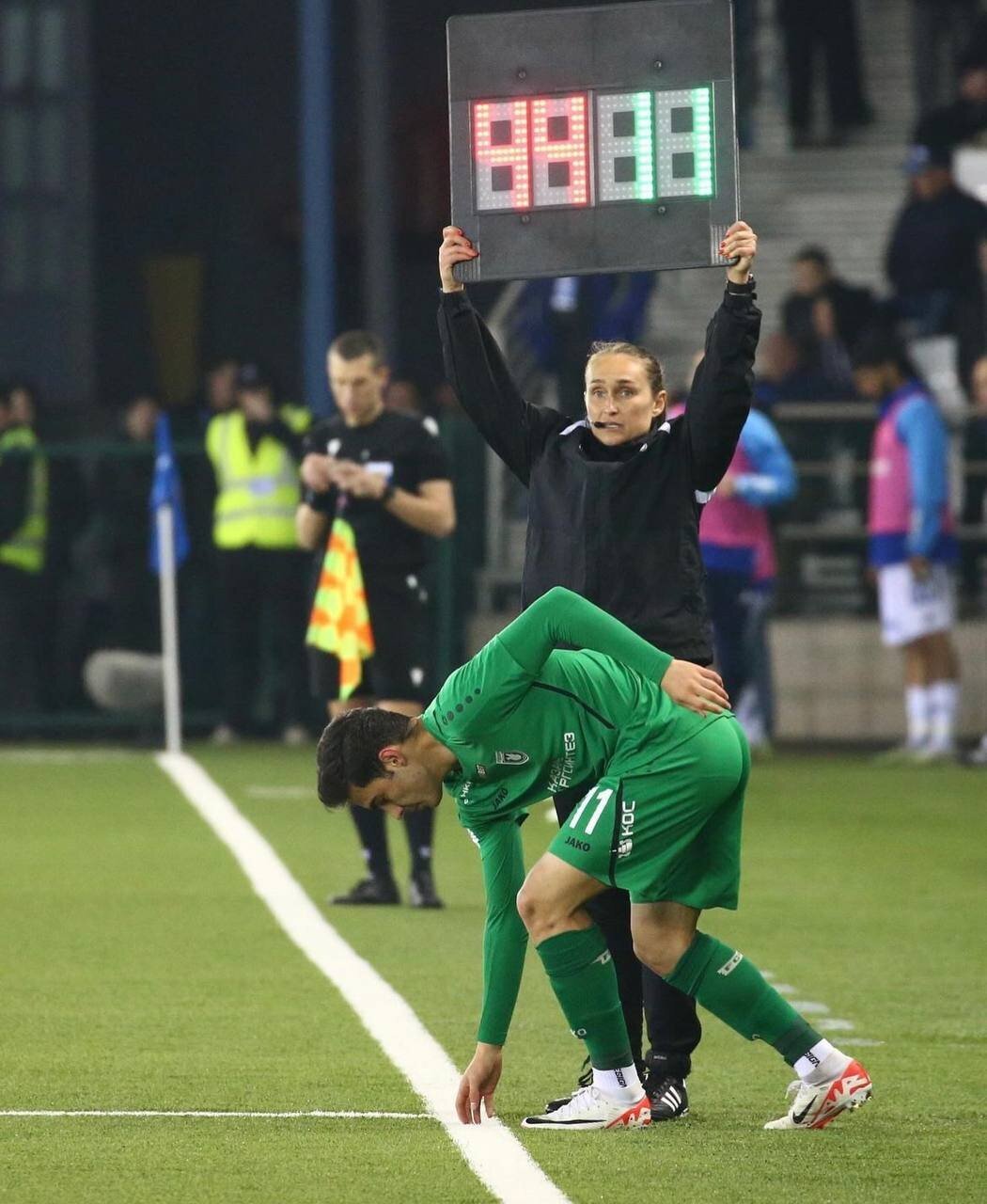 (عکس) نخستین بازی لژیونر ۱۷ ساله ایرانی در اروپا