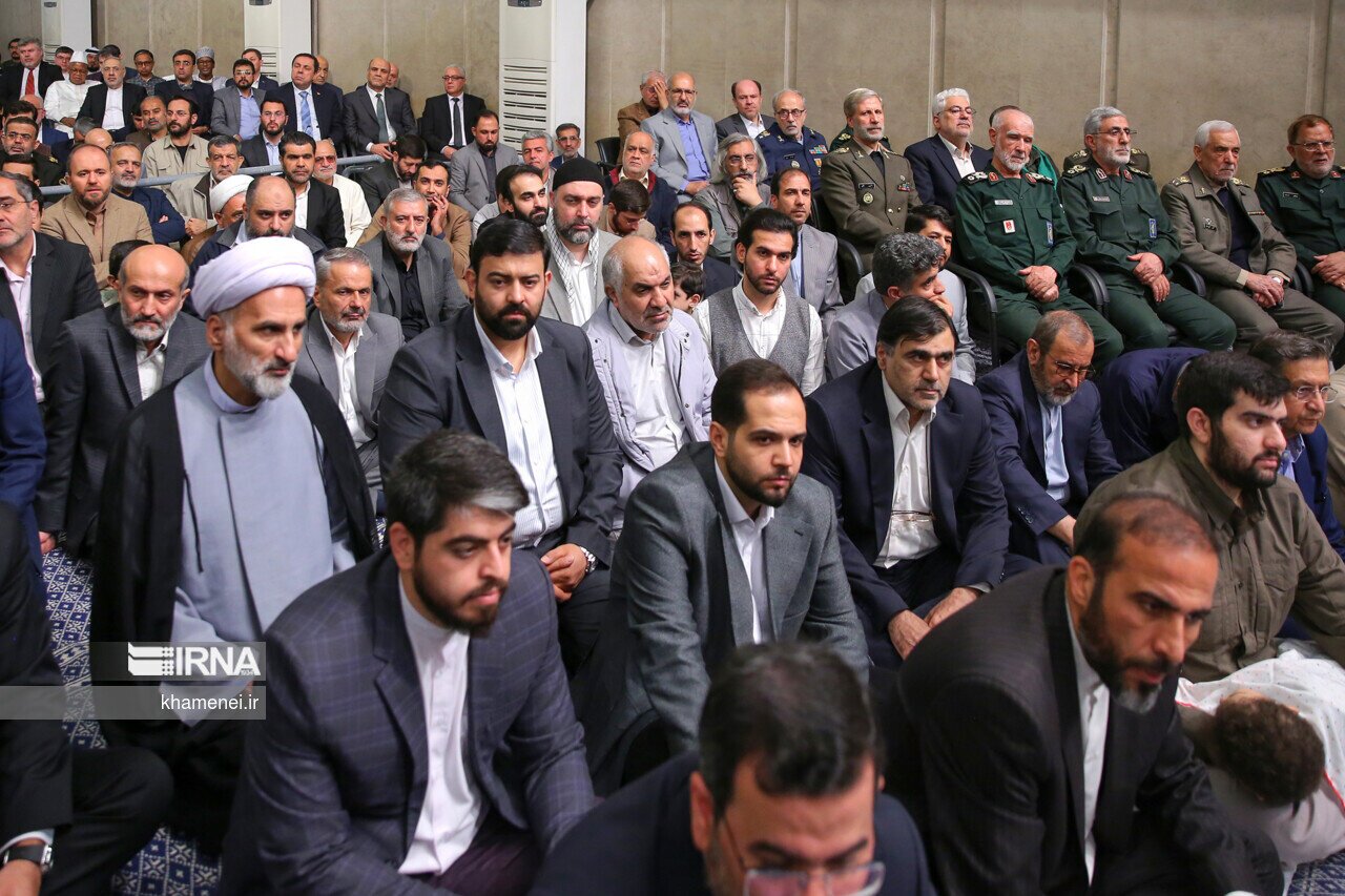 عکسی از سردار قاآنی در دیدار با رهبر انقلاب /حضور فرماندهان بلندپایه نظامی در بیت رهبری عکسی از سردار قاآنی در دیدار با رهبر انقلاب /حضور فرماندهان بلندپایه نظامی در بیت رهبری