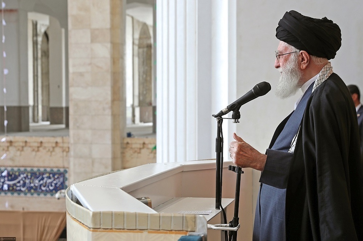 دلیل بغض رهبر انقلاب در زمان ایراد خطبه نماز عید فطر چه بود؟