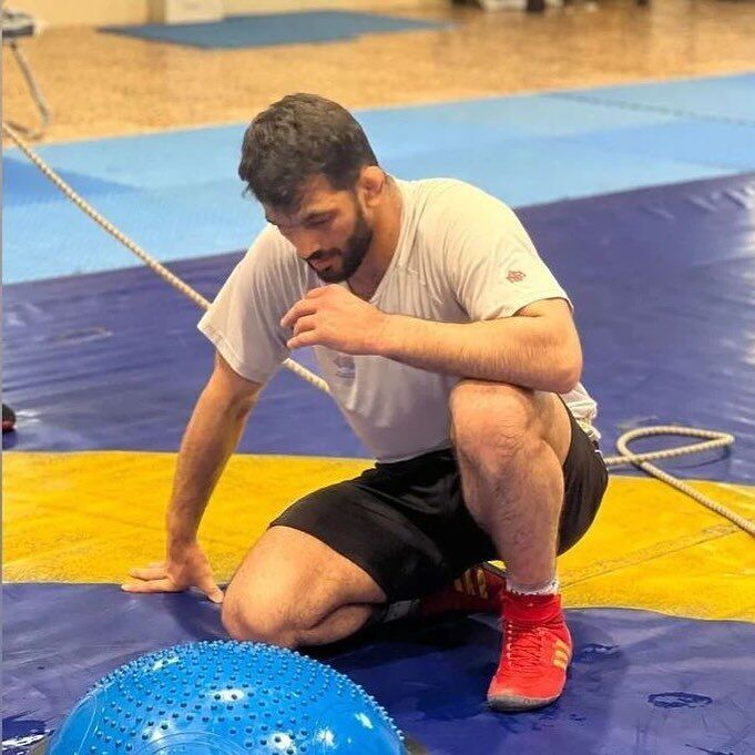 حسن یزدانی بالاخره روی تشک آفتابی شد