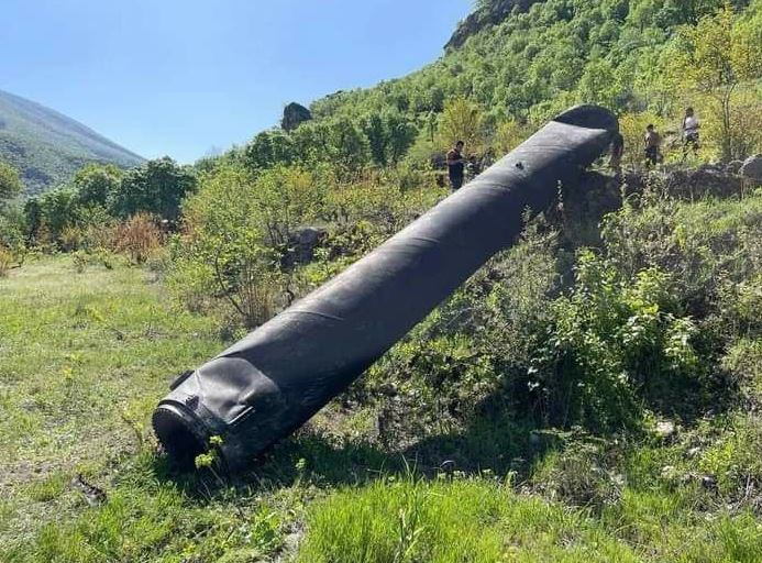 (عکس) بقایای موشکهای سپاه در اراضی اشغالی (عکس) بقایای موشکهای سپاه در اراضی اشغالی