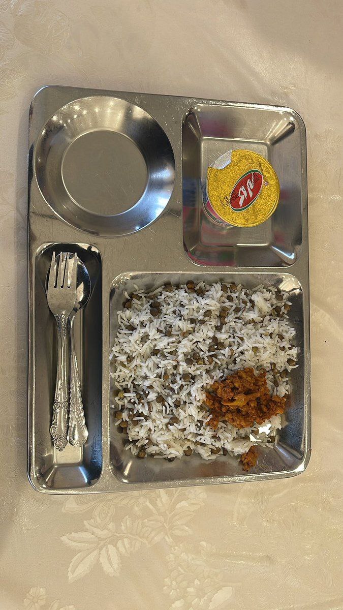 غذای سلف یک دانشگاه که سوژه کاربران فضای مجازی شد + عکس