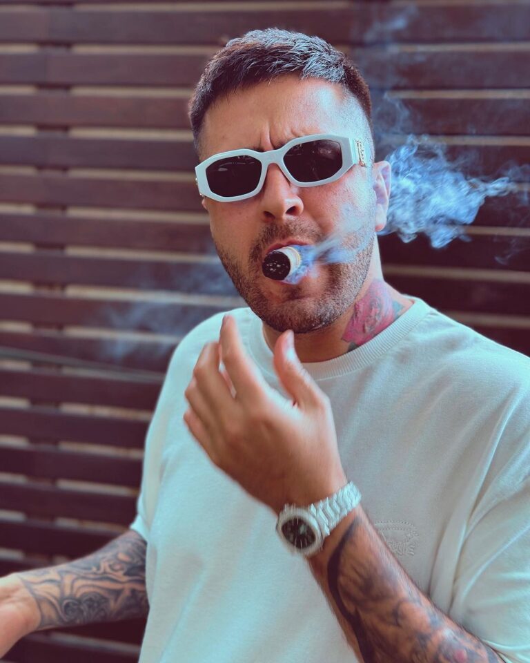 بیوگرافی داوود غفاری؛ داوود هزینه کیست؟ بیوگرافی داوود غفاری؛ داوود هزینه کیست؟