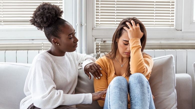 آدم‌های دورو و ریاکار همیشه این ۹ جمله را می‌گویند!