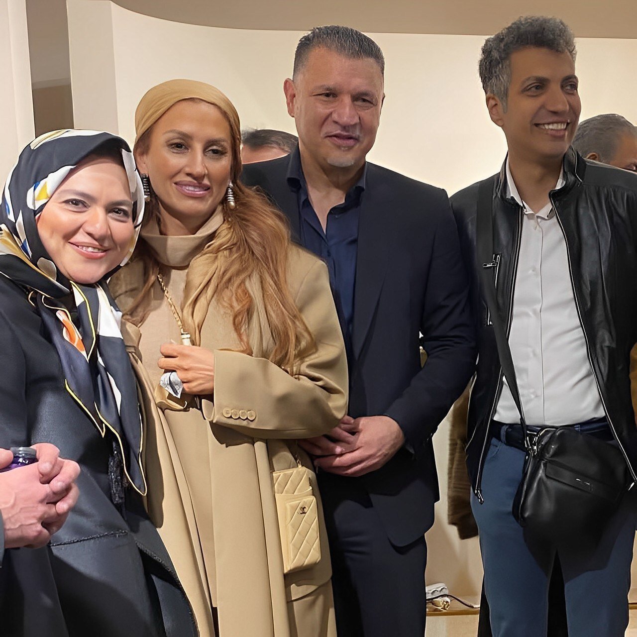 (عکس) استایل جالب علی دایی و همسرش در عکس یادگاری کنار عادل فردوسیپور (عکس) استایل جالب علی دایی و همسرش در عکس یادگاری کنار عادل فردوسیپور