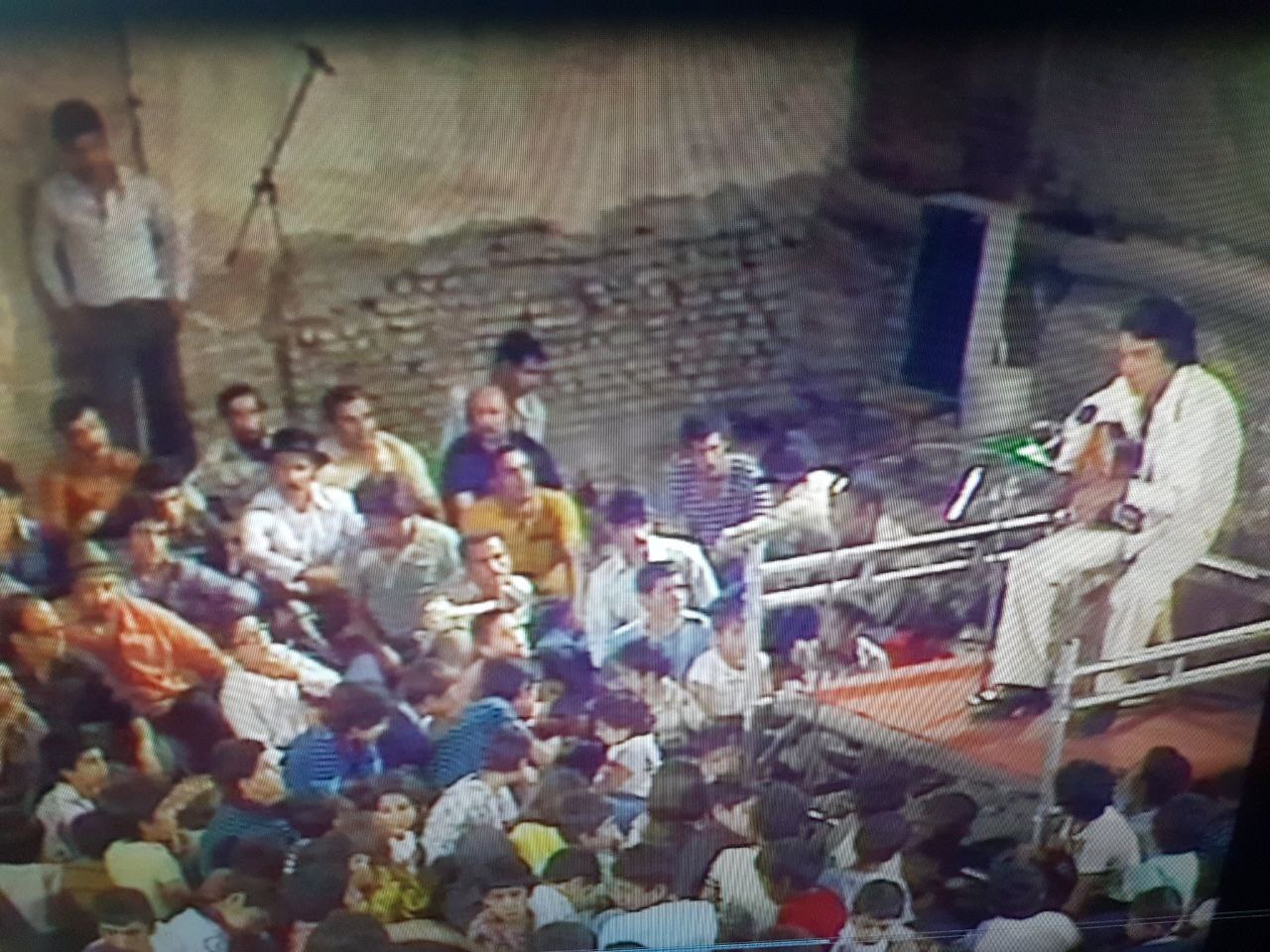 (عکس) تصویری دیده نشده از فرامرز اصلانی در تهران فرامرز اصلانی در تهران