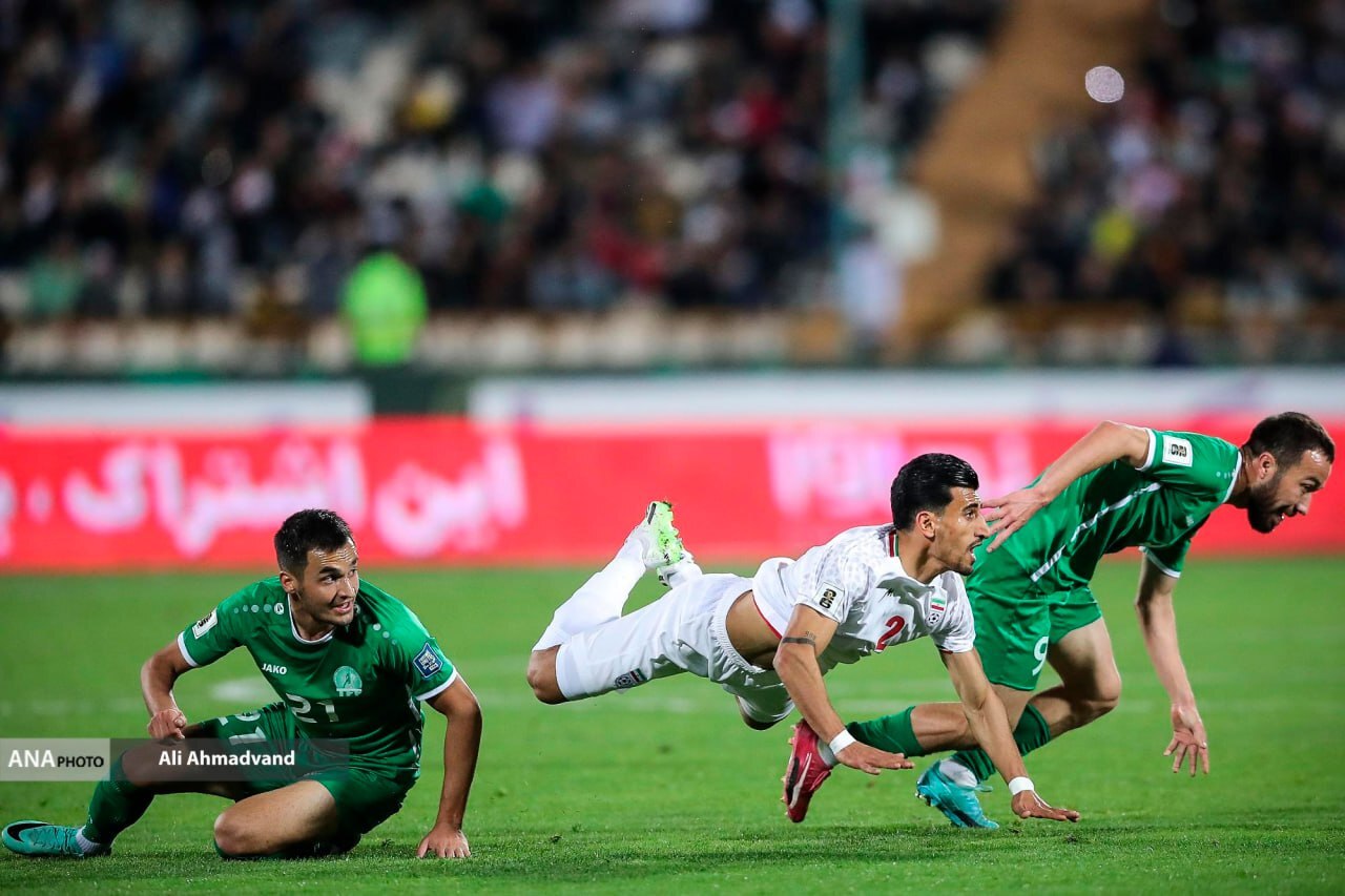 (تصاویر) تصاویری عجیب از دیدار تیمهای فوتبال ایران و ترکمستان (تصاویر) تصاویری عجیب از دیدار تیمهای فوتبال ایران و ترکمستان