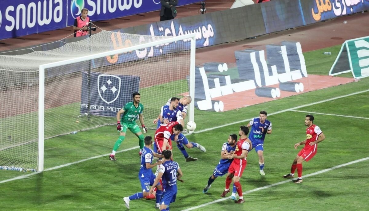 مشکل بزرگ واگذاری پرسپولیس و استقلال به بانک‌ها و هلدینگ‌ها