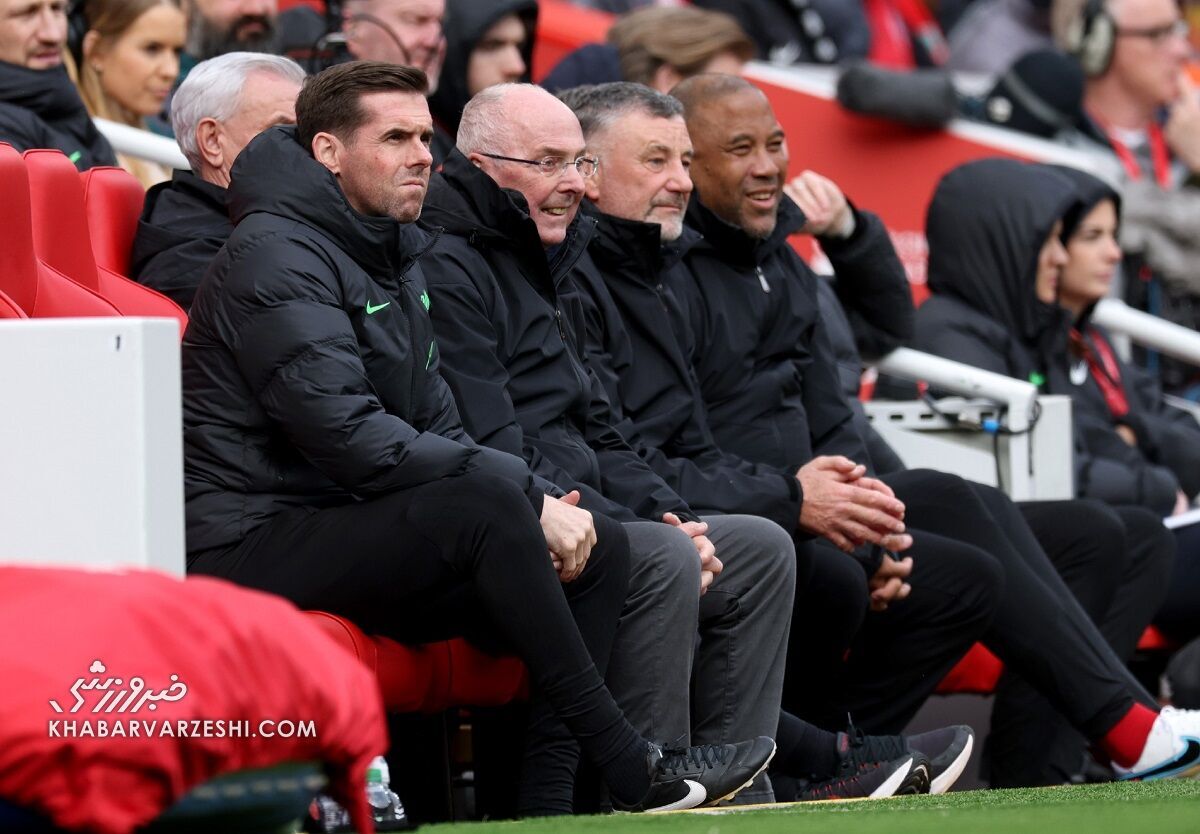 اشک سرمربی افسانه‌ای در آنفیلد درآمد؛ تو هرگز تنها قدم نخواهی زد