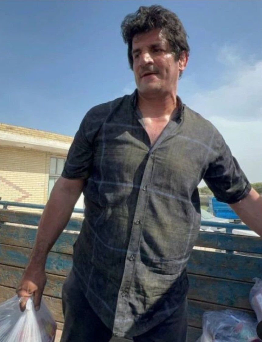 تازهترین تصویر از کمک رسانی رسول خادم به سیلزدگان سیستان و بلوچستان + عکس تازهترین تصویر از کمک رسانی رسول خادم به سیلزدگان سیستان و بلوچستان + عکس