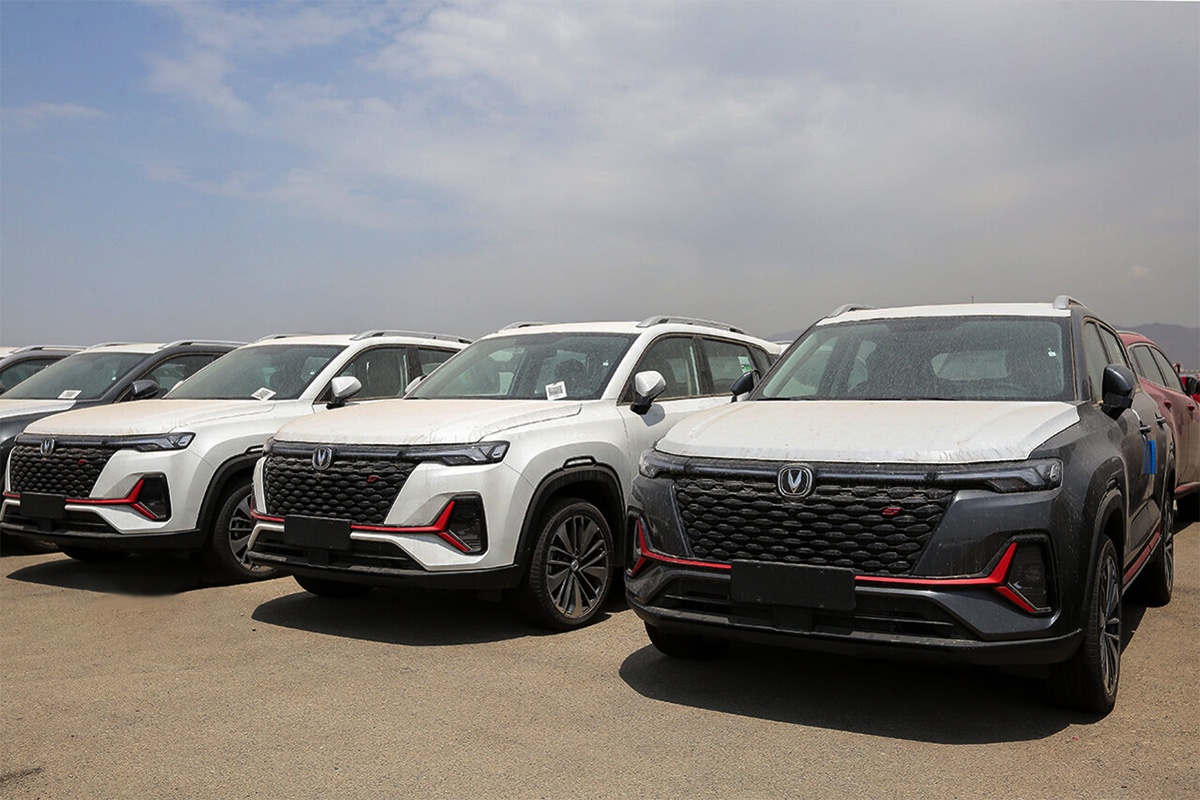 مخالف تمام‌عیار رئیس سازمان برنامه و بودجه با واردات خودرو