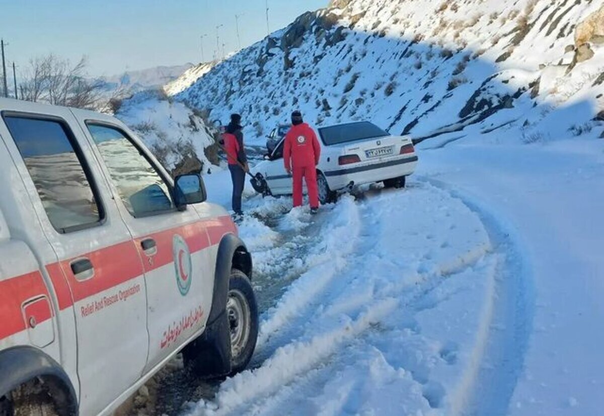 (ویدئو) برف و کولاک در وضعيت جوى در محور تکاب - شاهين دژ