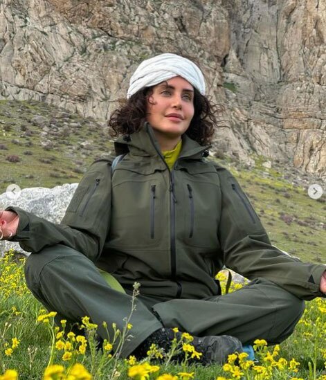 عکس‌های دیدنی الناز شاکردوست در بیستون با تیپ متفاوت