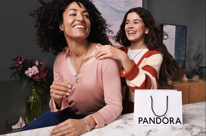 برای روز مادر به مادرمان چه هدیه‌ای بدهیم؟