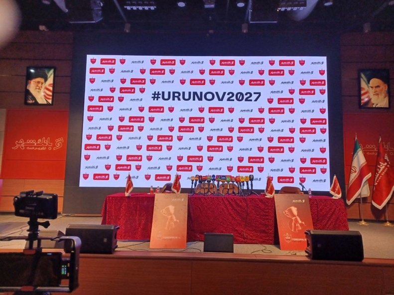 فوری و رسمی: اوستون اورونوف قرارداد خود را با پرسپولیس تمدید کرد